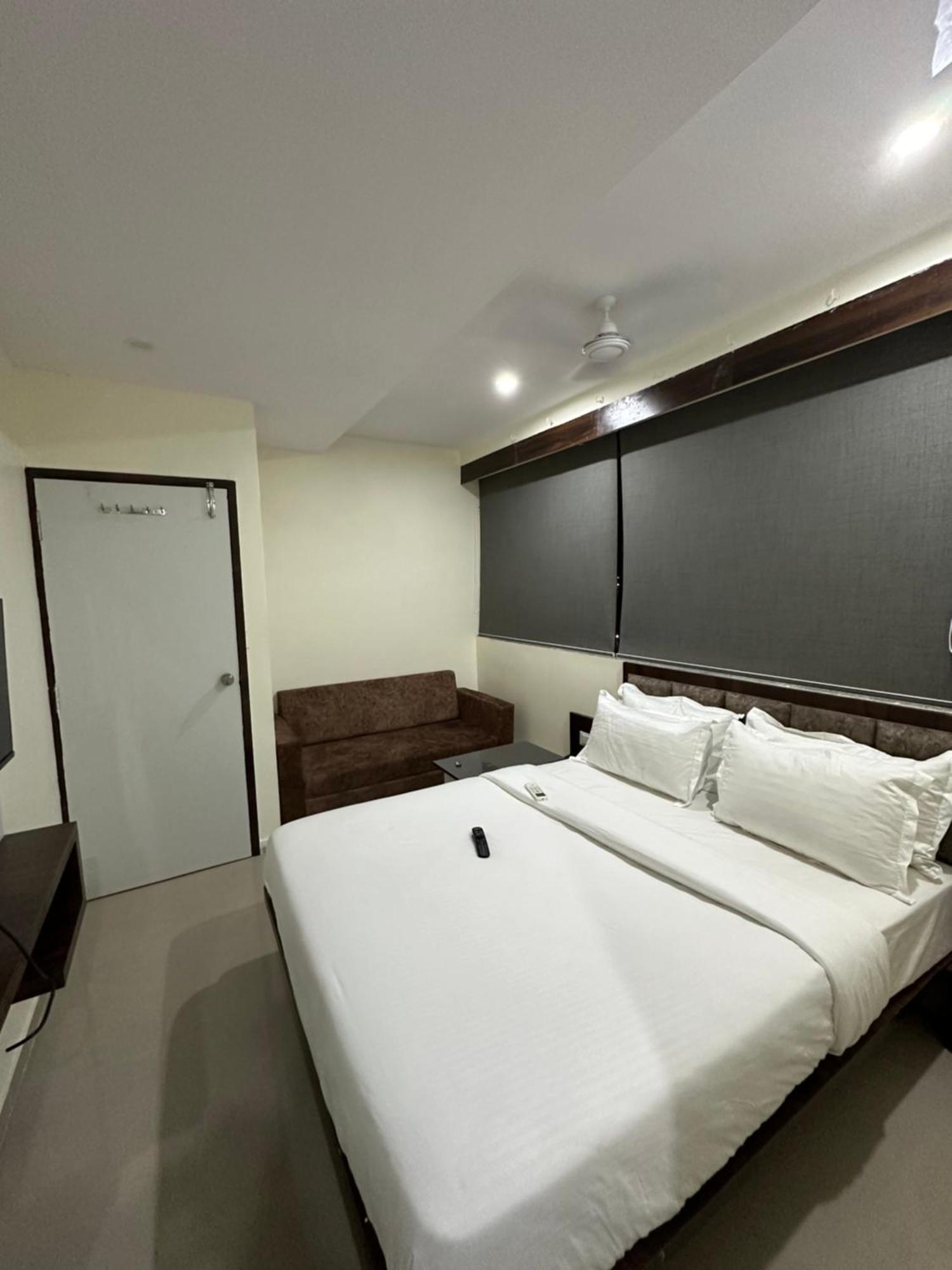 Hotel Golden View Vadodara Ngoại thất bức ảnh