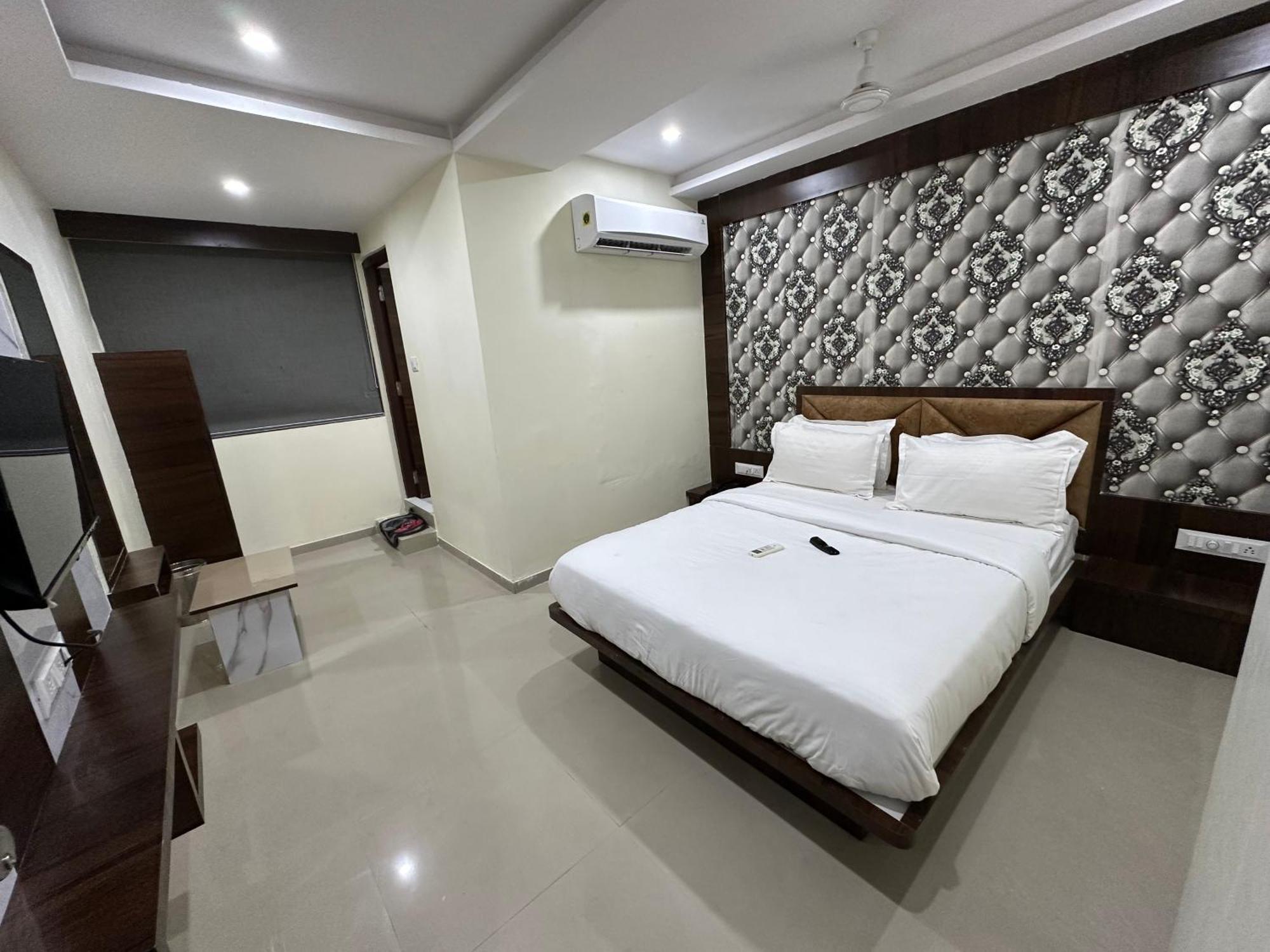 Hotel Golden View Vadodara Ngoại thất bức ảnh