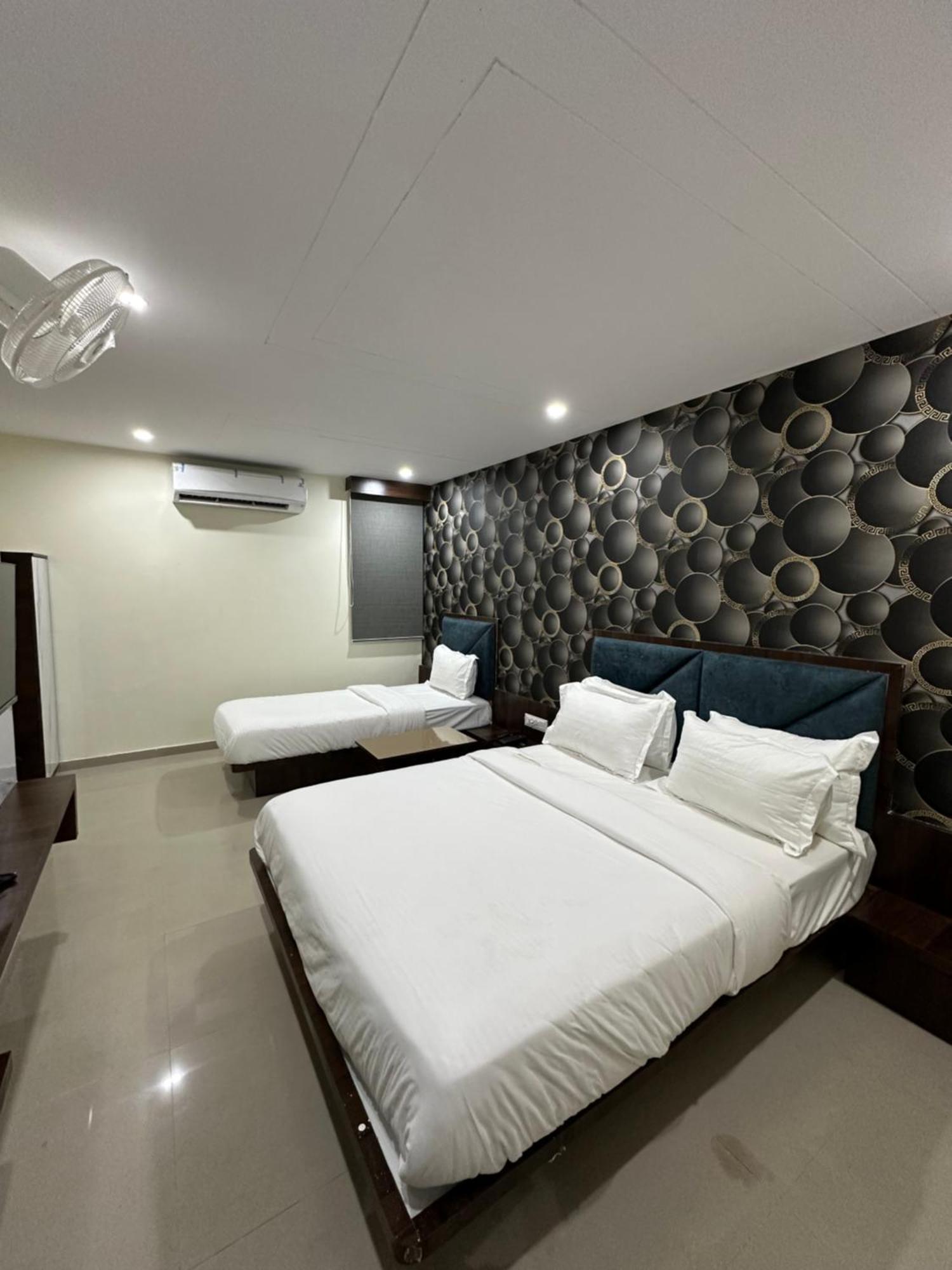 Hotel Golden View Vadodara Ngoại thất bức ảnh